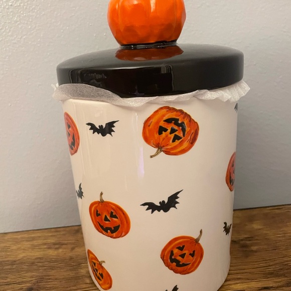Halloween Canister With Pumpkins And Bats And Jack-O-Lantern On Lid NEW - Picture 2 of 4